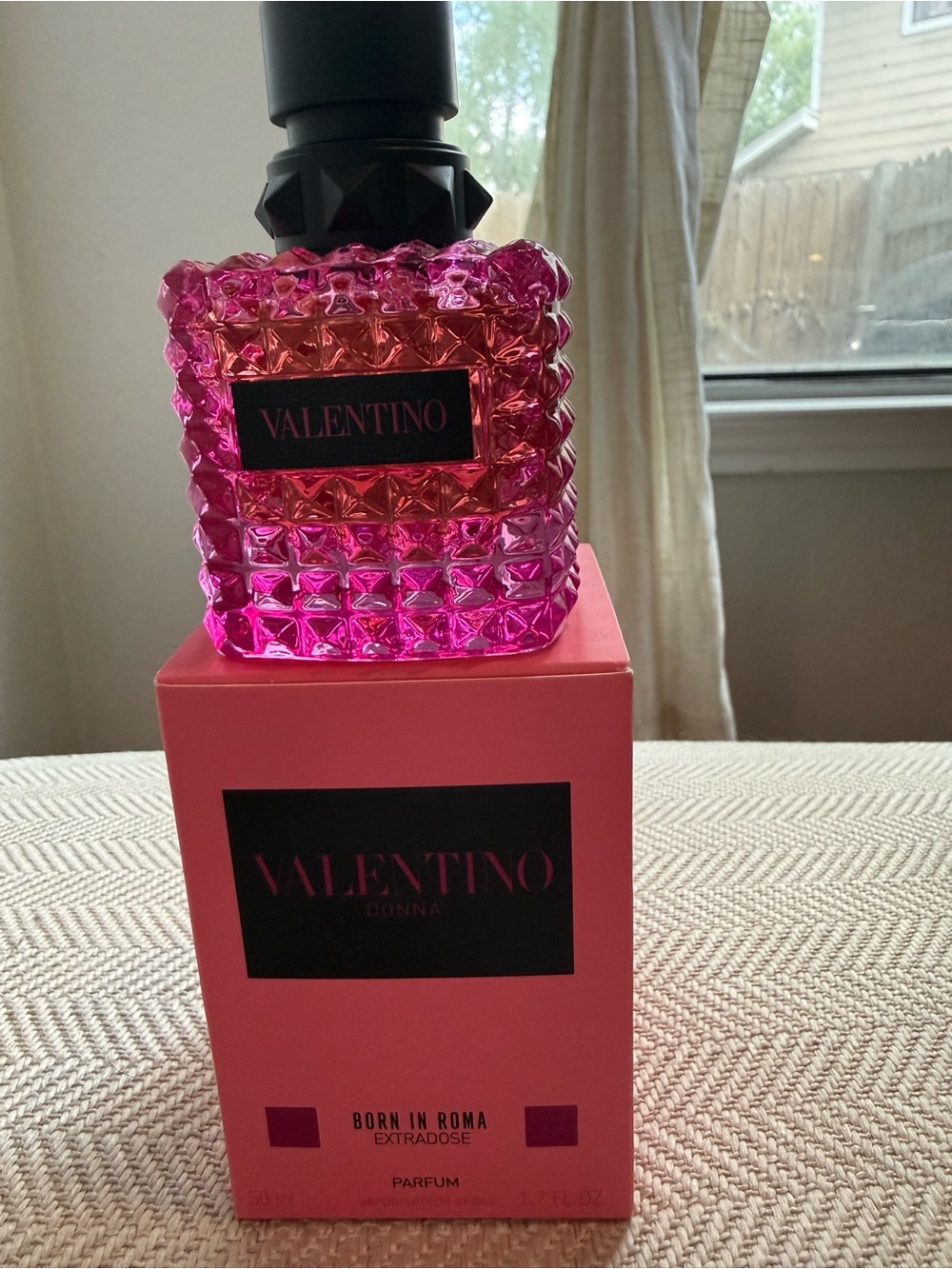 Valentino Born in Roma Extradose Parfum - Hot Pink Bottle